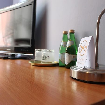 Hotel Pod Jeleniem Тухоля Екстер'єр фото