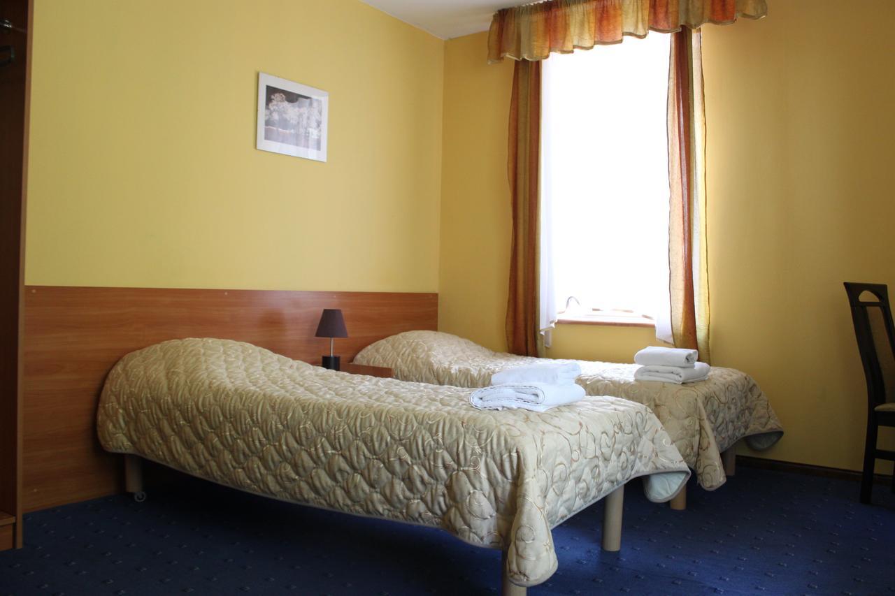 Hotel Pod Jeleniem Тухоля Екстер'єр фото